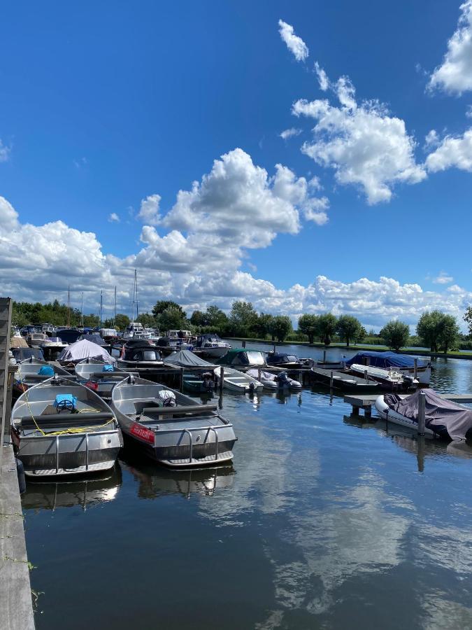 Hotel C'Est La Vie Houseboat Nederhorst den Berg Esterno foto