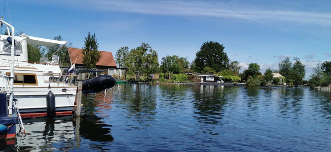 Hotel C'Est La Vie Houseboat Nederhorst den Berg Esterno foto